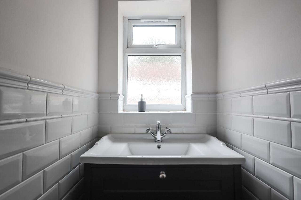 Spacious 4 Bed House In Birmingham, Suitable For Contractors Exterior foto