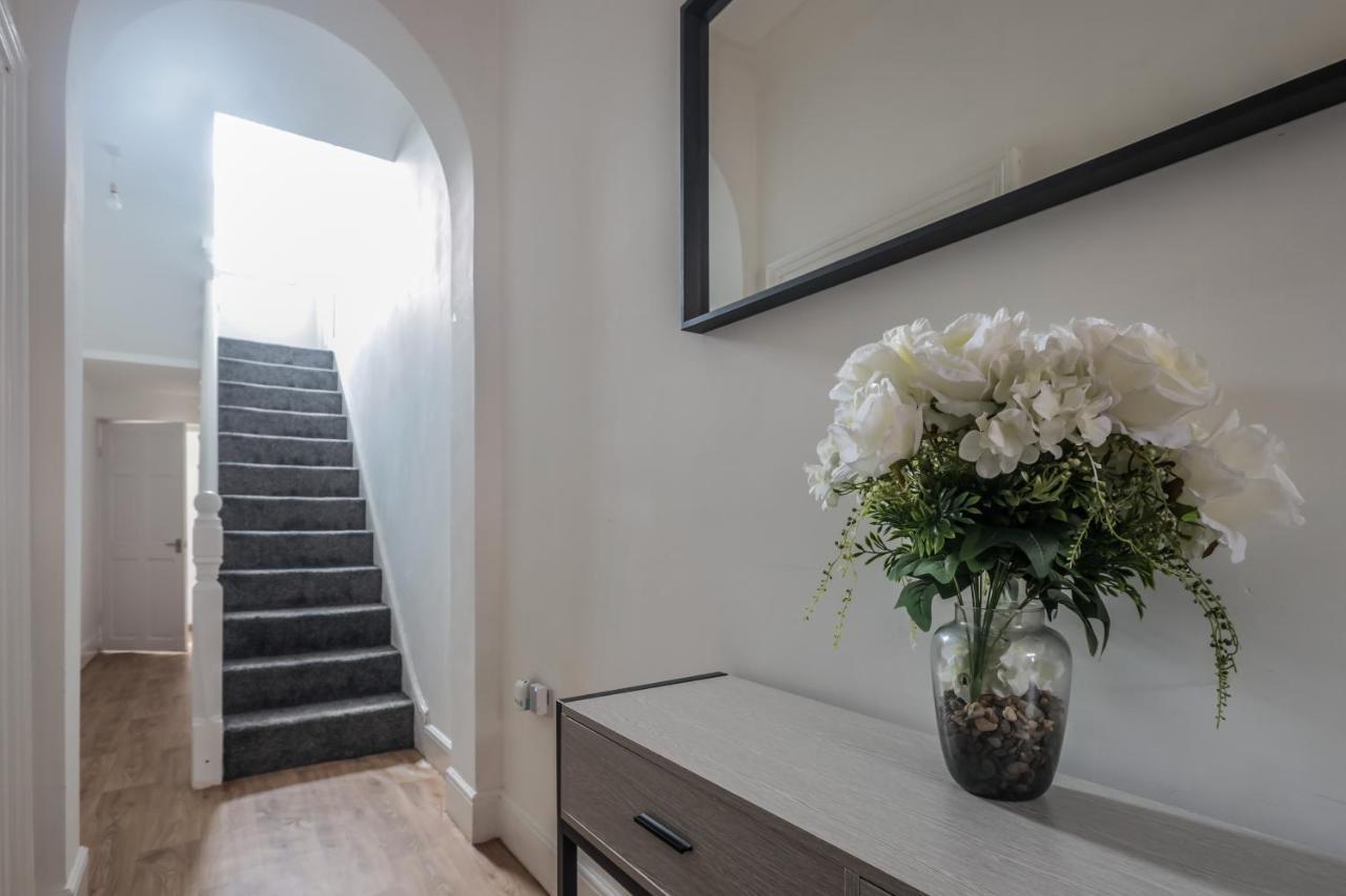 Spacious 4 Bed House In Birmingham, Suitable For Contractors Exterior foto